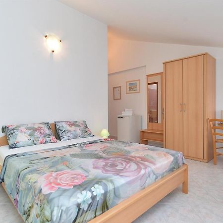 Apartments Mira 1293 Fažana Εξωτερικό φωτογραφία