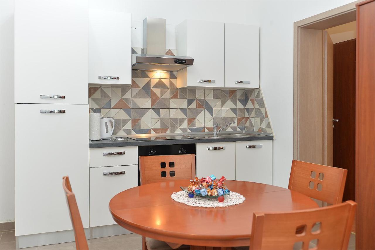 Apartments Mira 1293 Fažana Εξωτερικό φωτογραφία