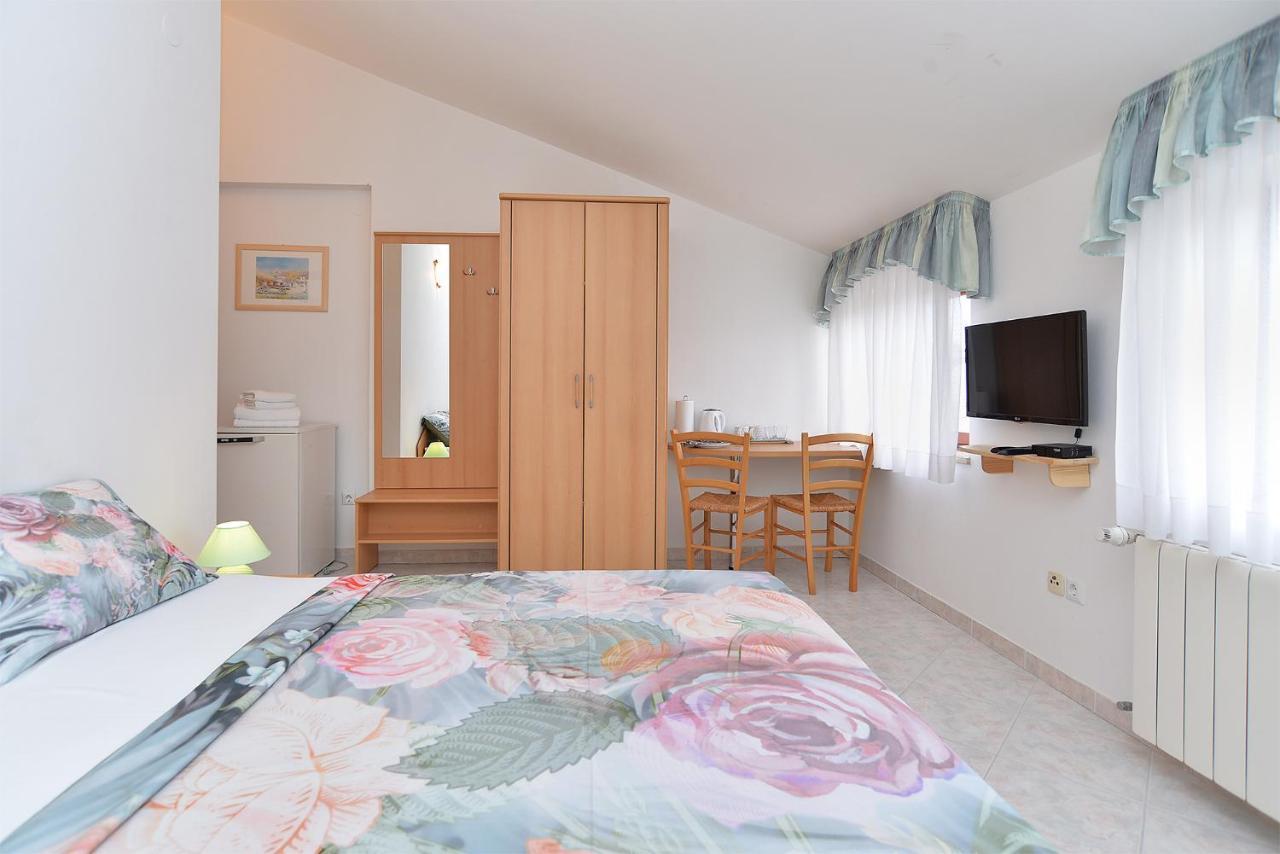 Apartments Mira 1293 Fažana Εξωτερικό φωτογραφία