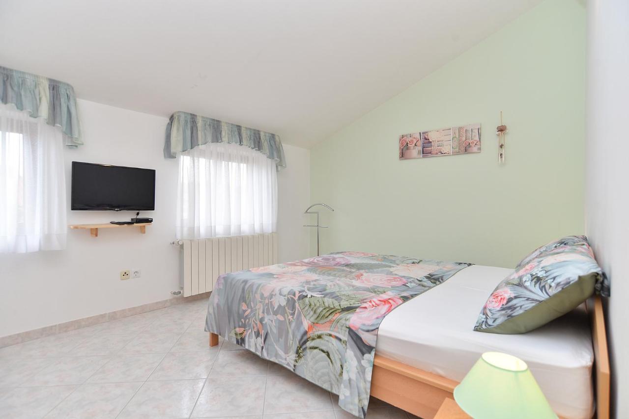 Apartments Mira 1293 Fažana Εξωτερικό φωτογραφία