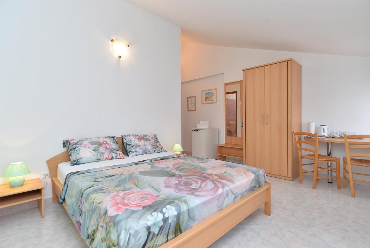 Apartments Mira 1293 Fažana Εξωτερικό φωτογραφία